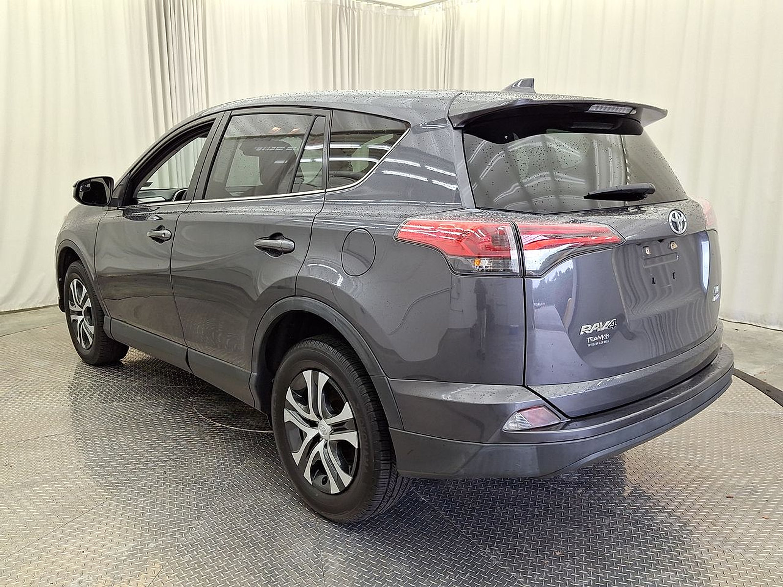 Used 2018 Toyota RAV4 LE w/ All Weather Liner Package AWD/4WD image 22