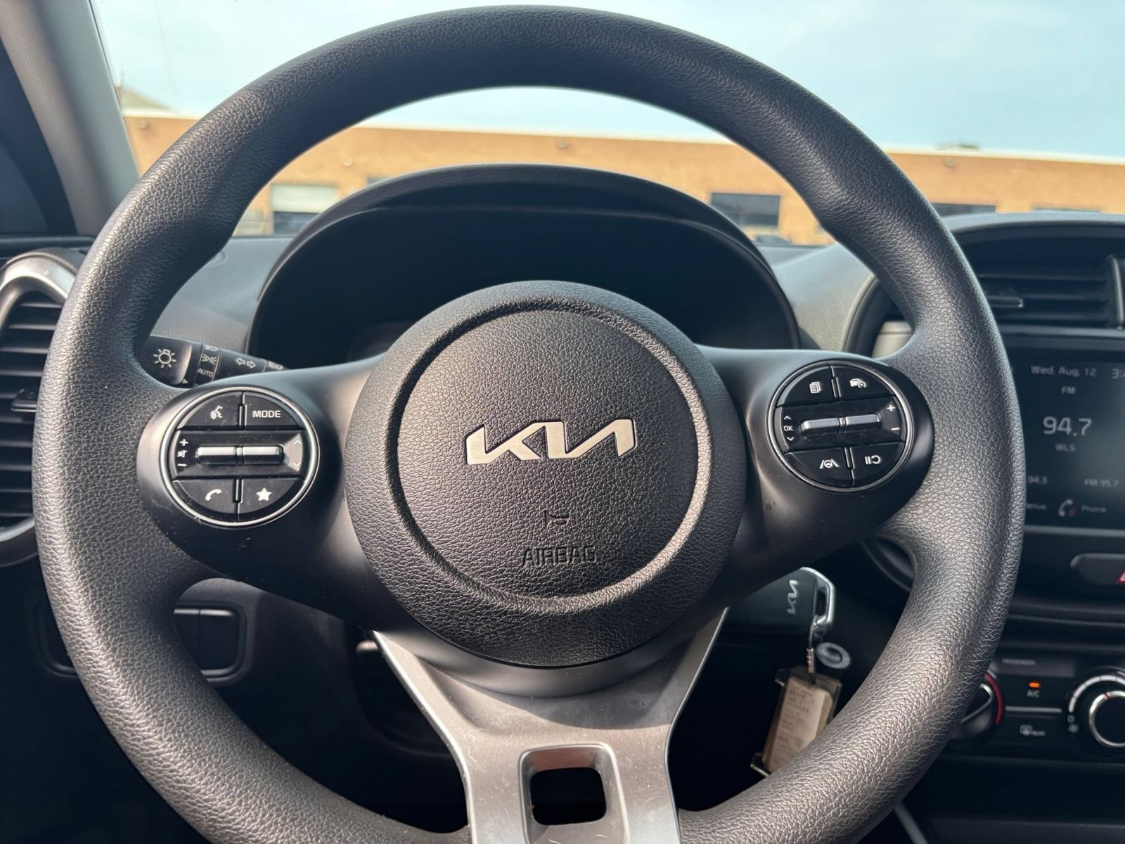 Used 2025 Kia Soul LX w/ LX Technology Package FWD image 25