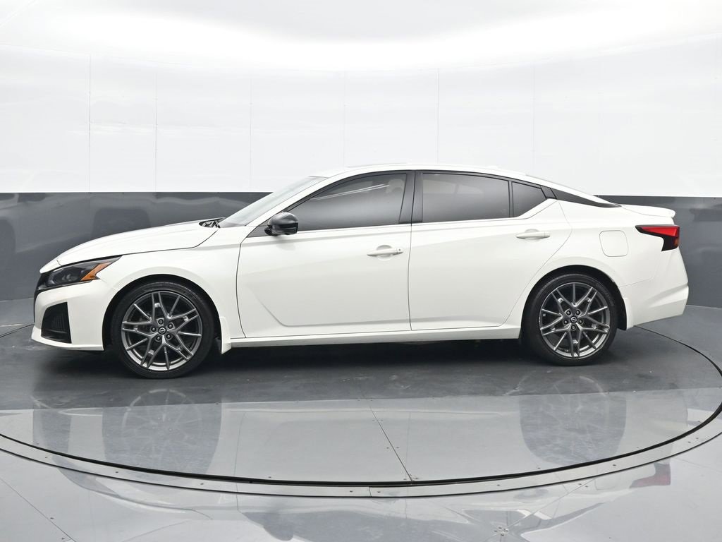 Used 2023 Nissan Altima 2.0 SR image 3