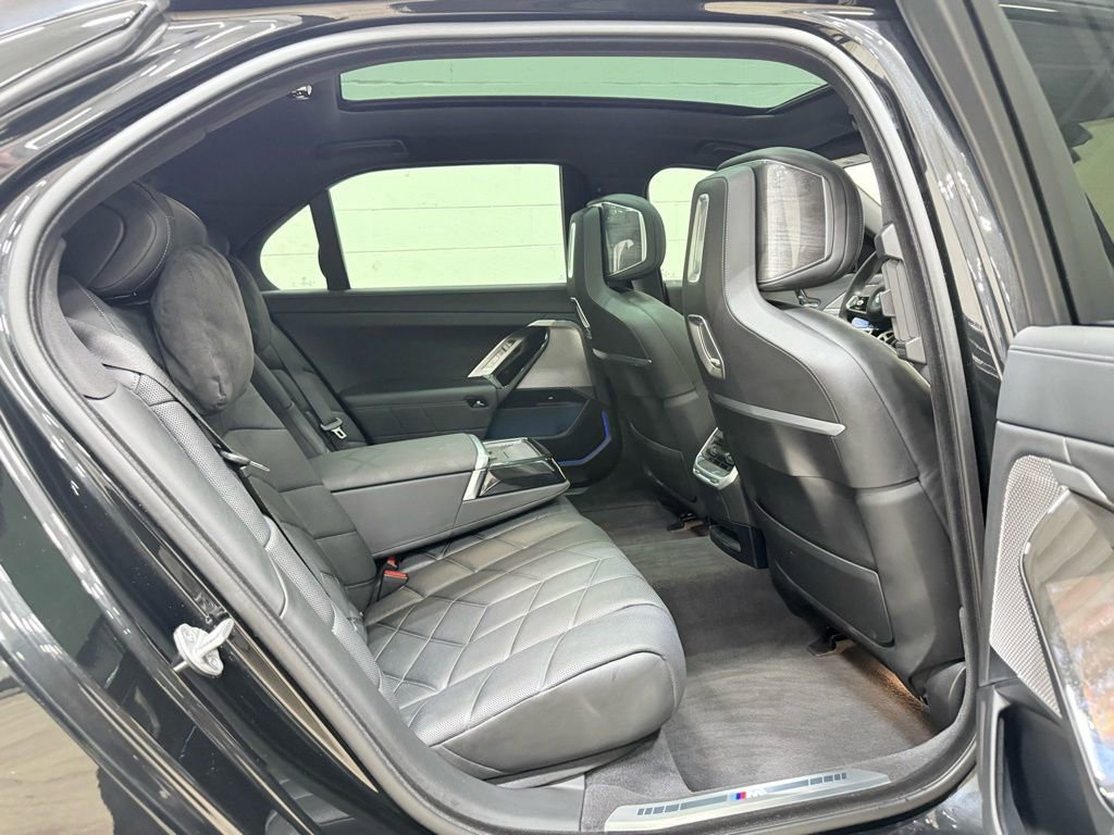 Used 2024 BMW i7 M70 w/ Premium Package image 51