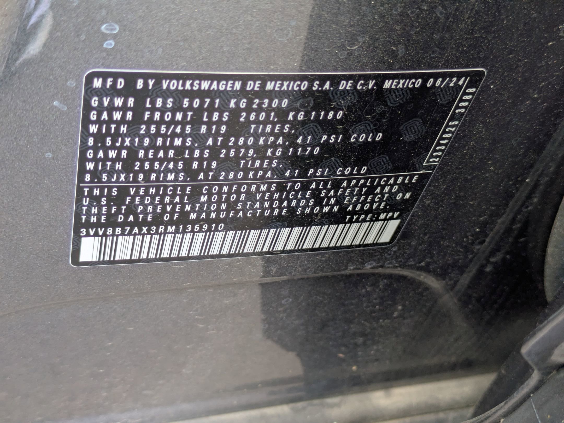 Used 2024 Volkswagen Tiguan SE R-Line image 40