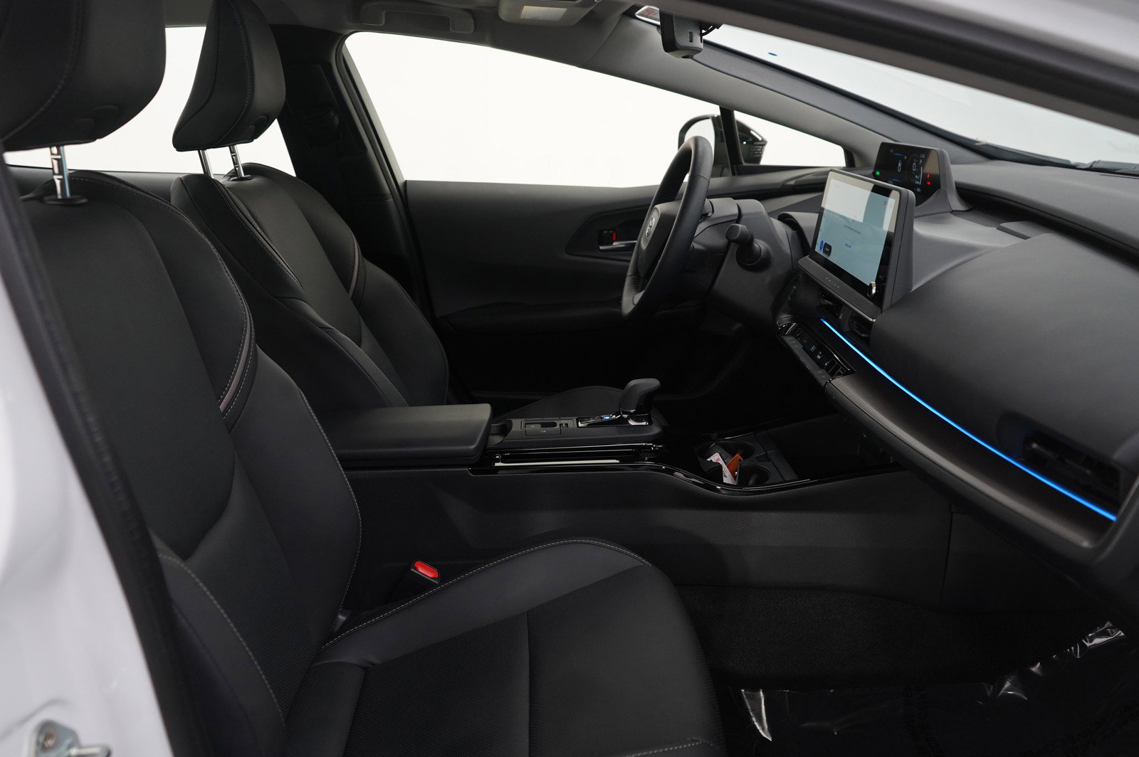 Used 2025 Toyota Prius XLE image 13