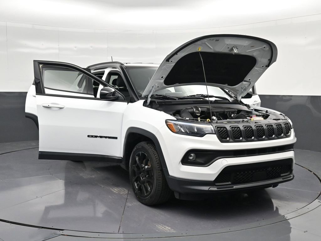 Used 2023 Jeep Compass Altitude AWD/4WD image 40
