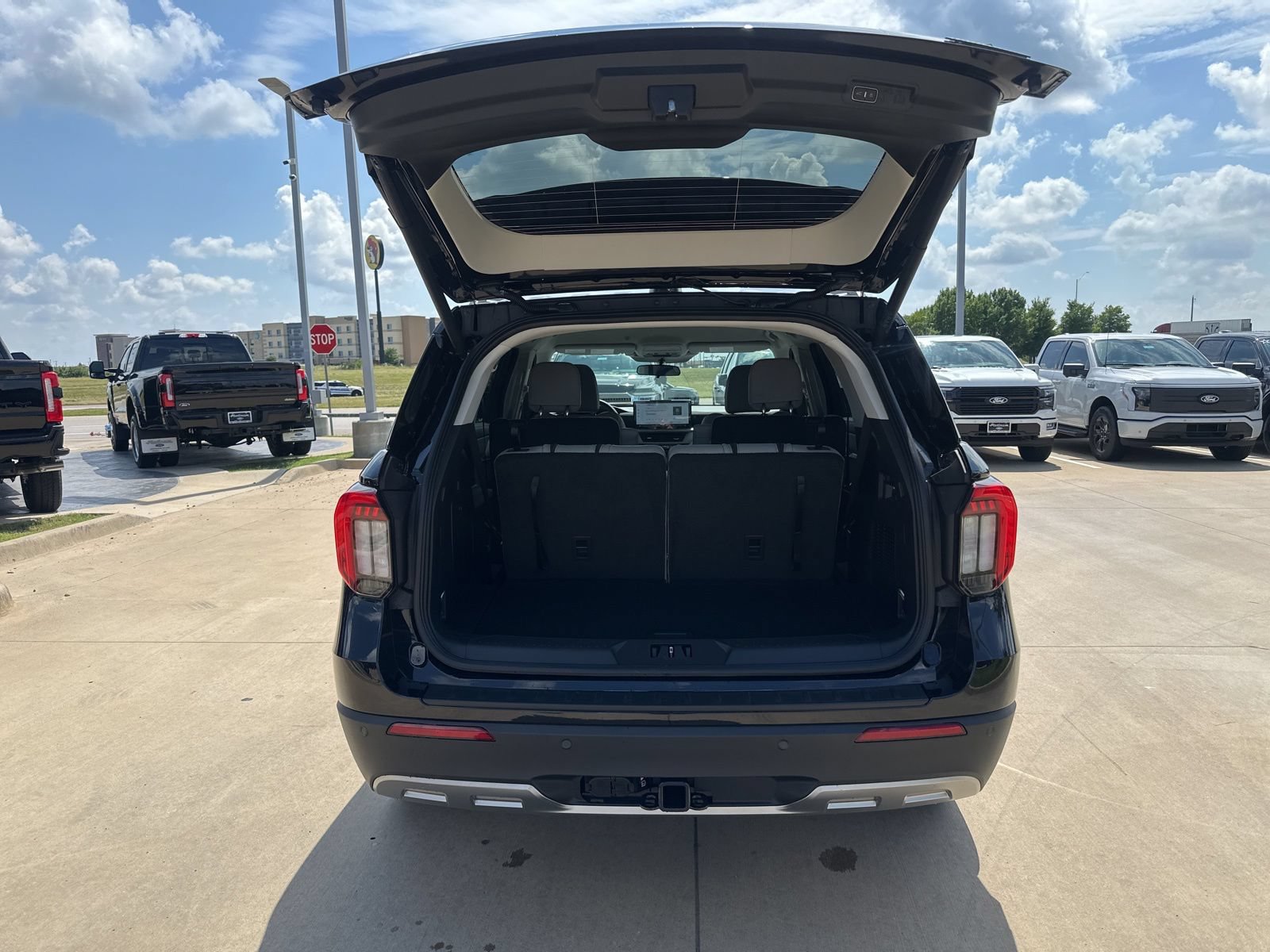 New 2026 Ford Explorer Active w/ Active Comfort Package RWD image 5