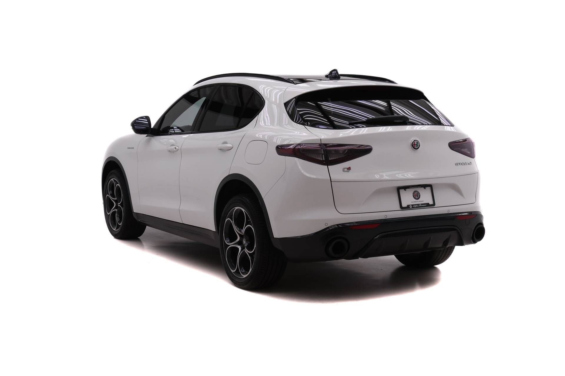 Certified 2024 Alfa Romeo Stelvio Veloce AWD/4WD image 5