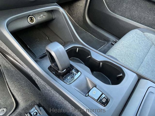 Used 2024 Volvo XC40 B5 Core image 19
