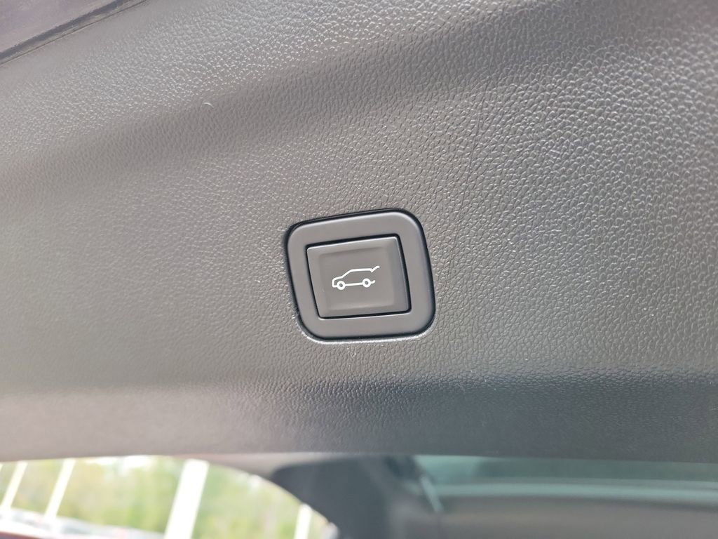 Used 2023 Chevrolet Suburban LT RWD image 11