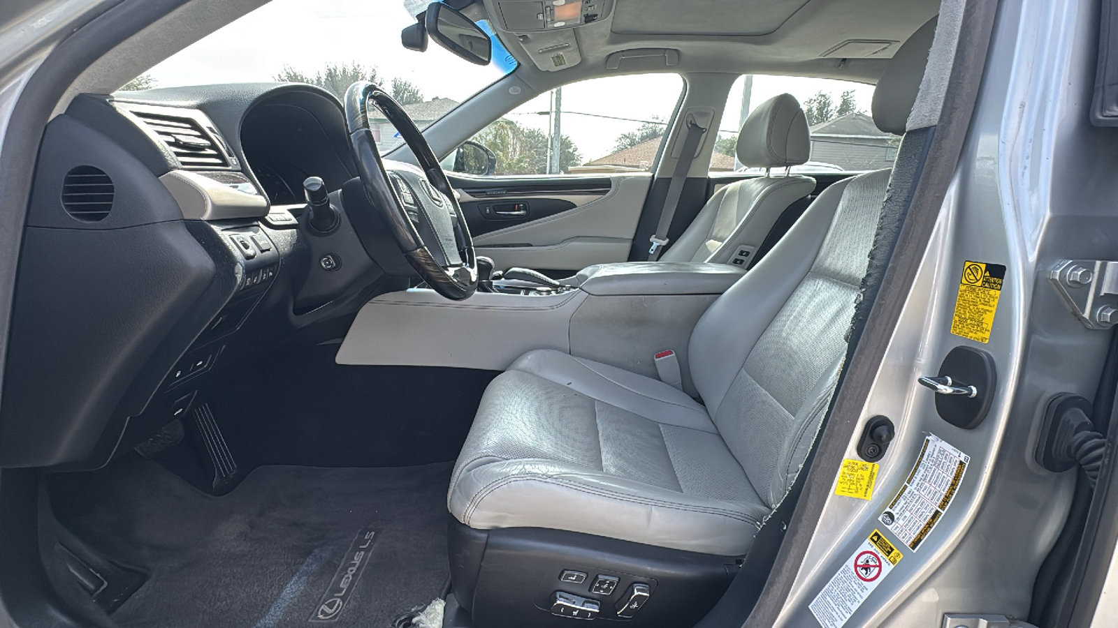 Used 2013 Lexus LS 460 L w/ Preferred Accessory Package image 9