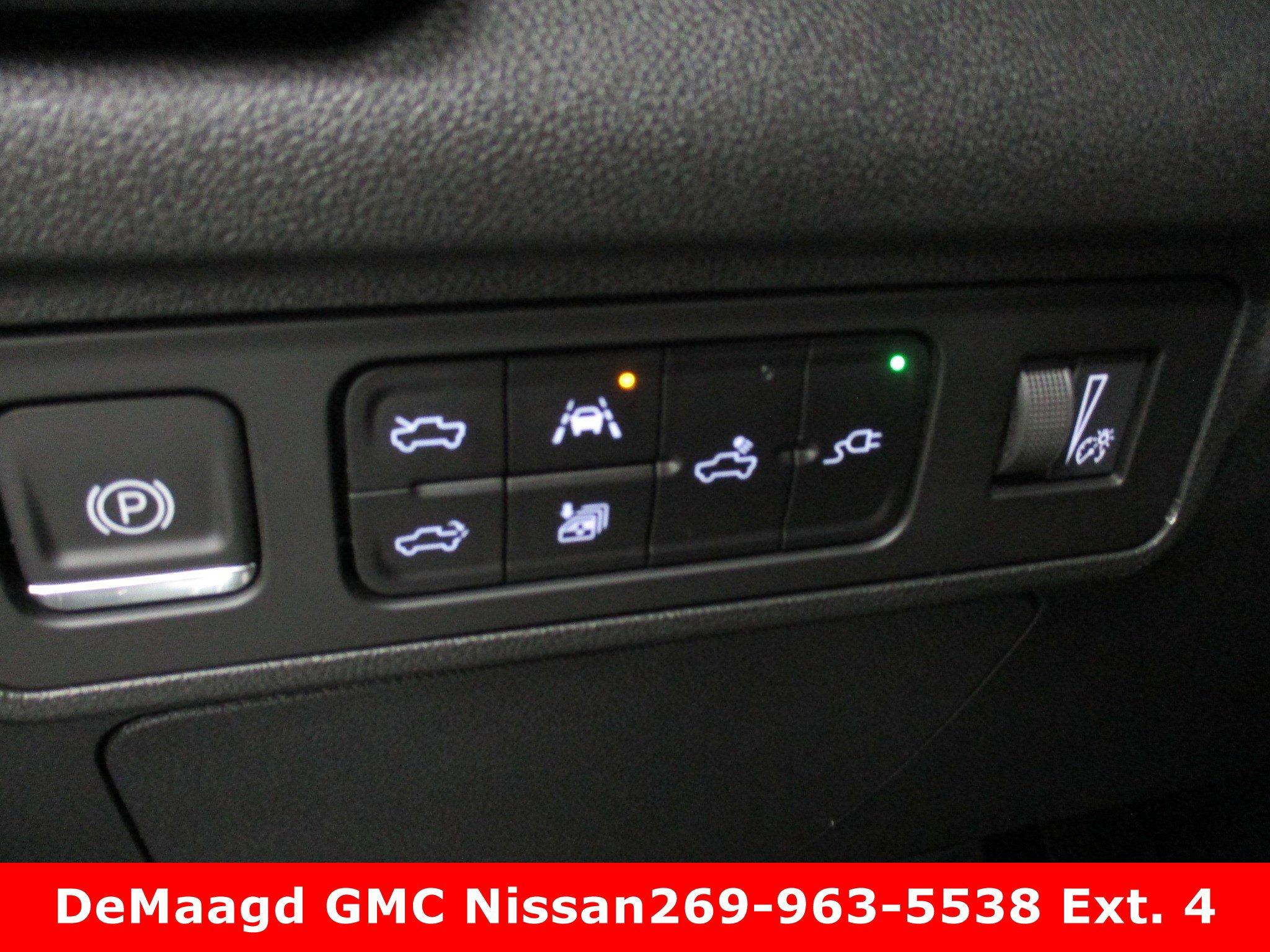 New 2026 GMC Hummer EV 4x4 Crew Cab w/ LPO, Dark Essentials Package image 24