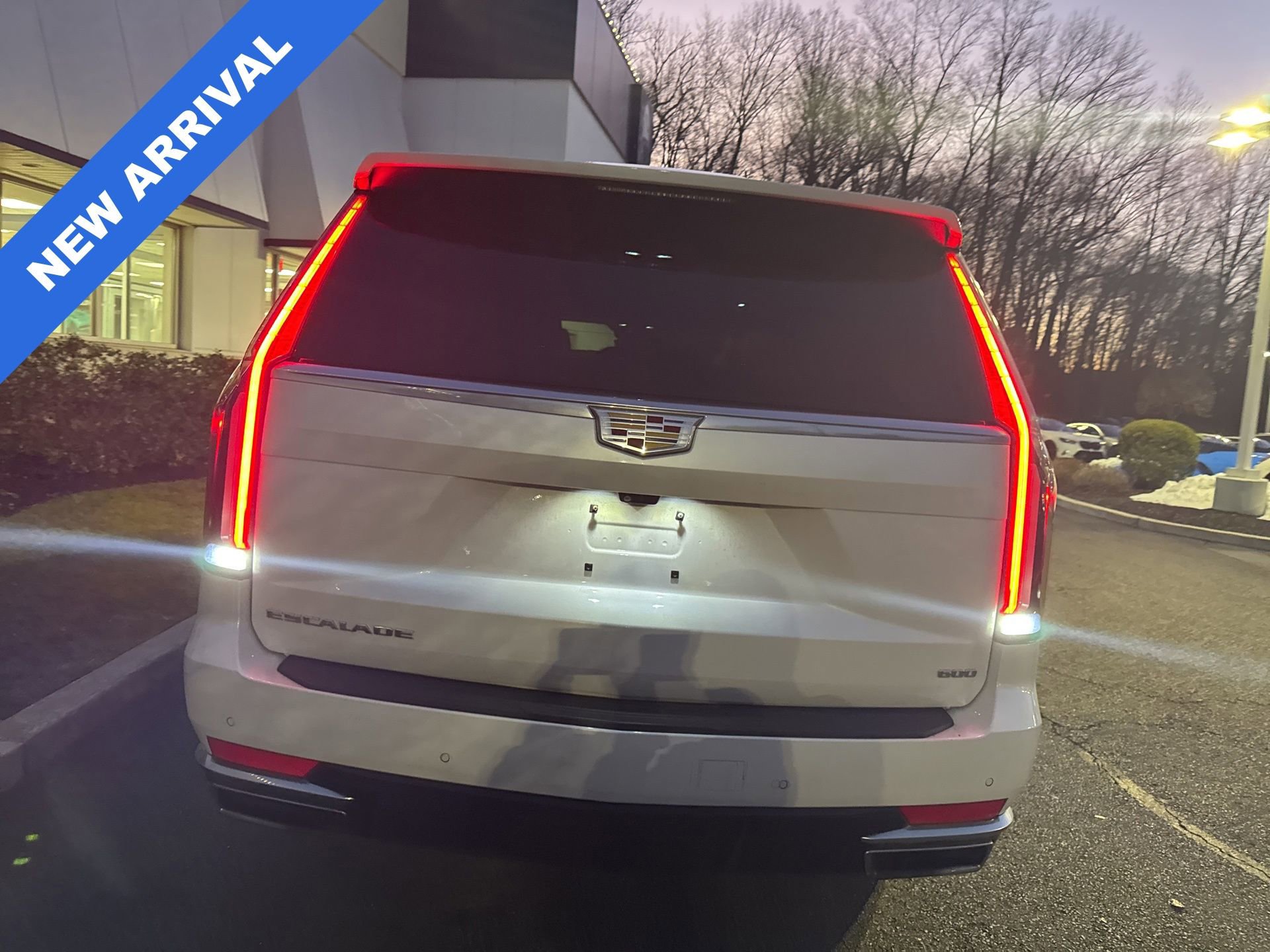 Used 2022 Cadillac Escalade ESV Premium Luxury image 3