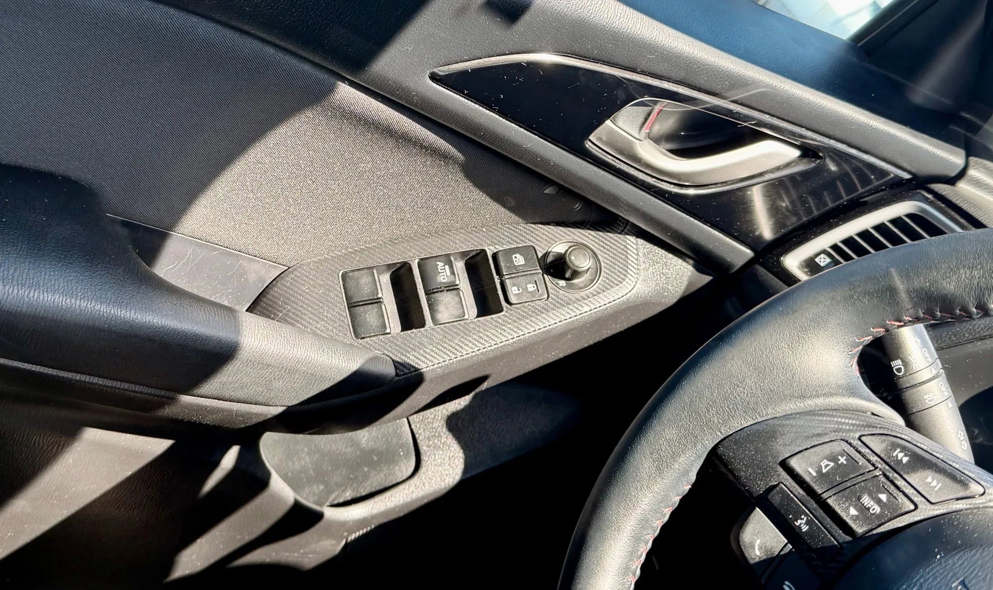 Used 2015 MAZDA MAZDA3 i Touring image 19