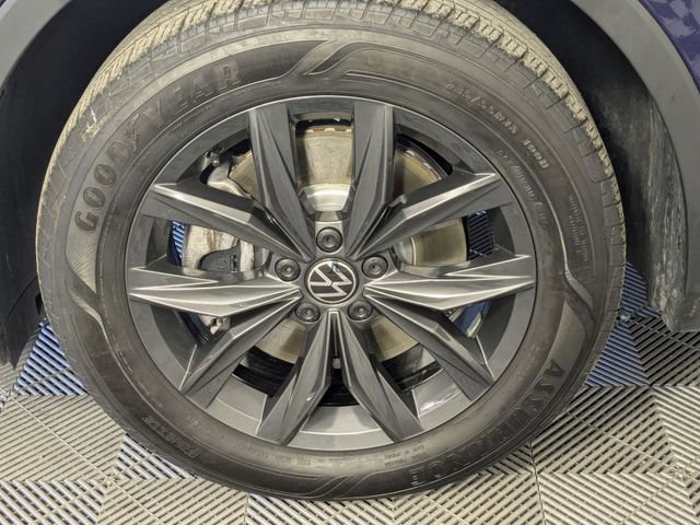 Used 2024 Volkswagen Tiguan SE image 8