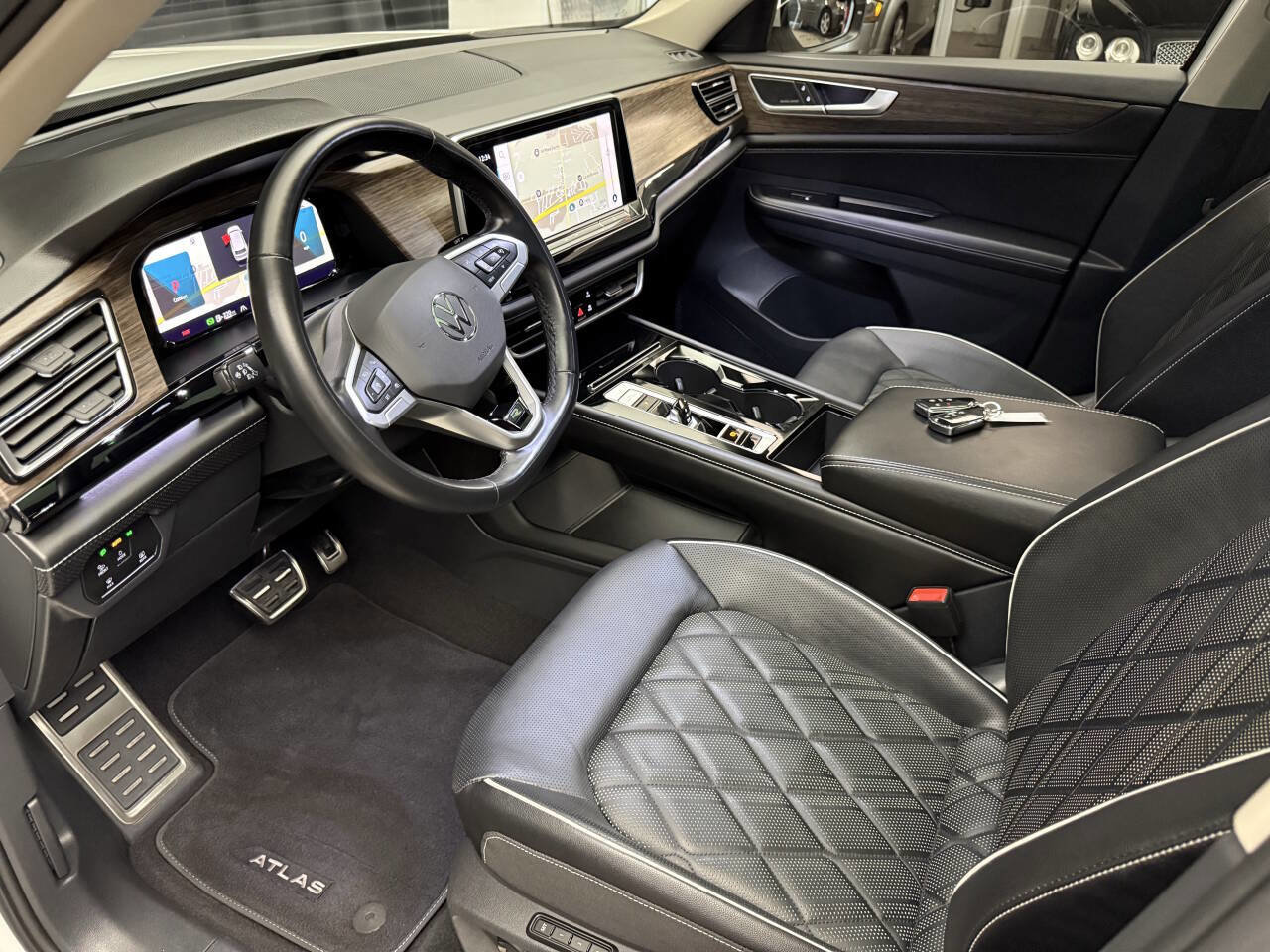 Used 2024 Volkswagen Atlas SEL Premium R-Line image 18