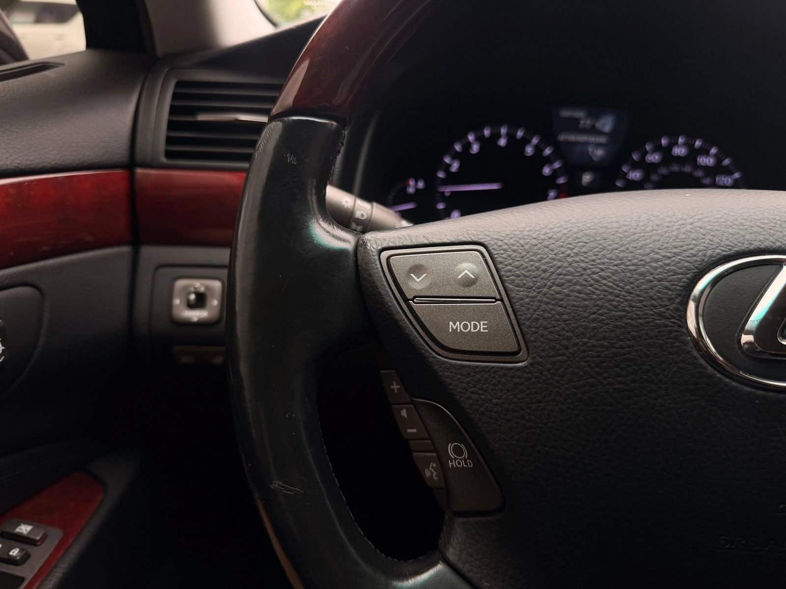 Used 2012 Lexus LS 460 AWD w/ Comfort Pkg image 36