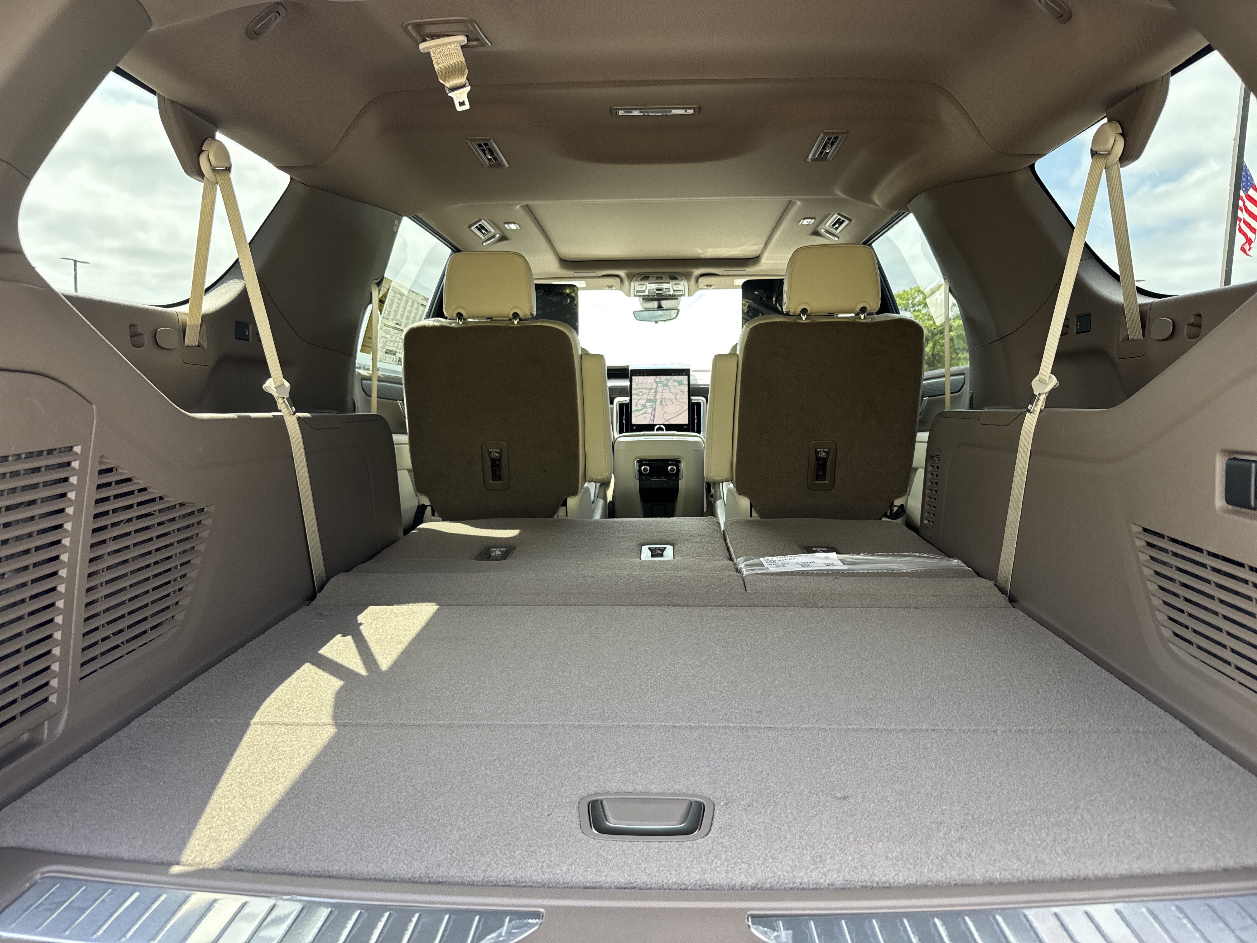 New 2026 GMC Yukon XL Denali w/ Denali Reserve Package RWD image 38