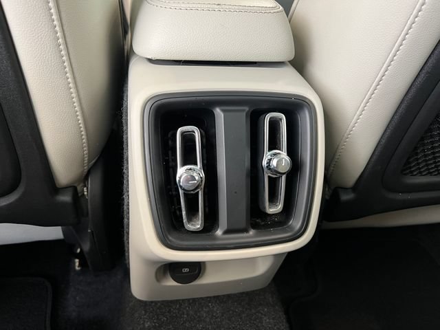 Used 2019 Volvo XC40 T5 Momentum AWD/4WD image 37