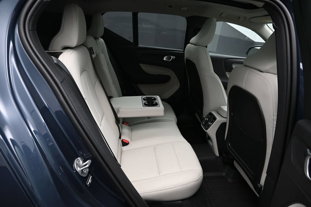 New 2026 Volvo XC40 B5 Ultra w/ Protection Package Premier AWD/4WD image 18