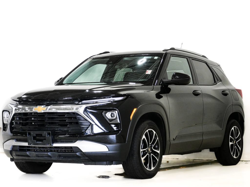 Used 2025 Chevrolet TrailBlazer LT FWD image 3