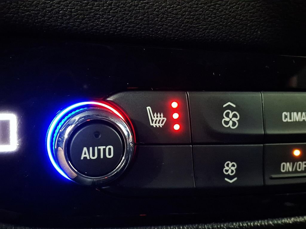 Used 2023 Buick Enclave Essence w/ Experience Buick Package FWD image 17