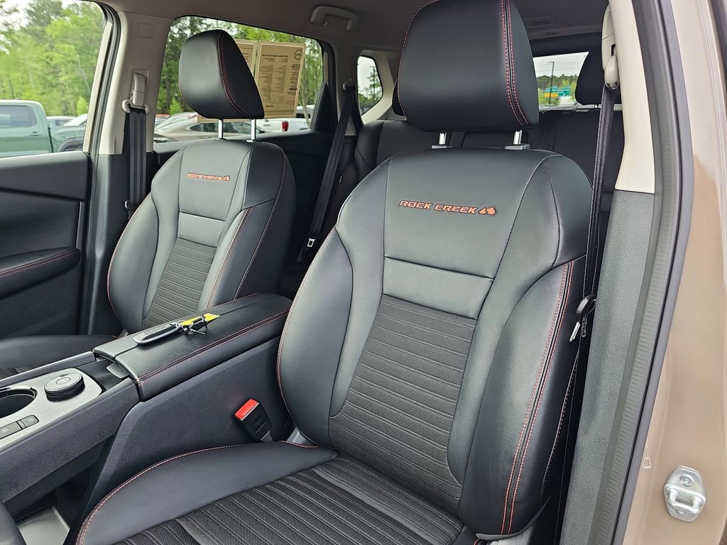 Used 2025 Nissan Rogue SV image 19