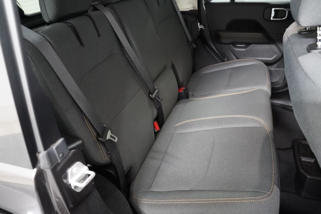 Used 2025 Jeep Wrangler Unlimited Sahara AWD/4WD image 24
