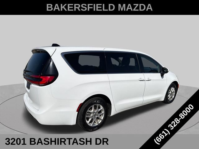 Used 2023 Chrysler Pacifica Touring-L FWD image 5