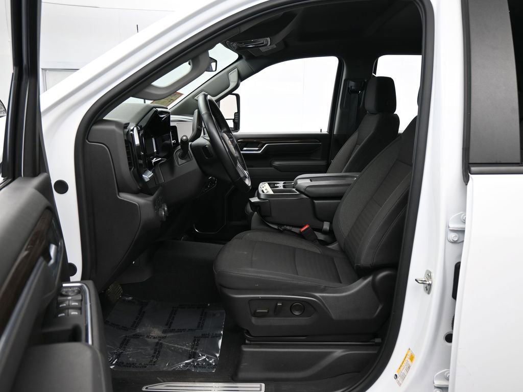 Used 2025 Chevrolet Silverado 2500 LT w/ Convenience Package image 11