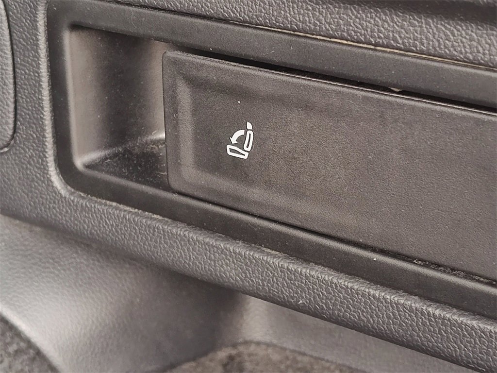 Used 2022 Volkswagen Tiguan SE image 10