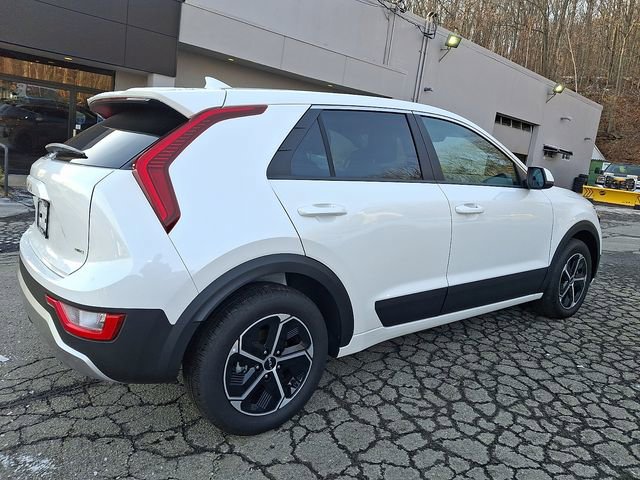 Certified 2025 Kia Niro LX image 6