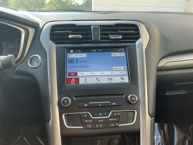Used 2017 Ford Fusion SE w/ Fusion SE Technology Package FWD image 22