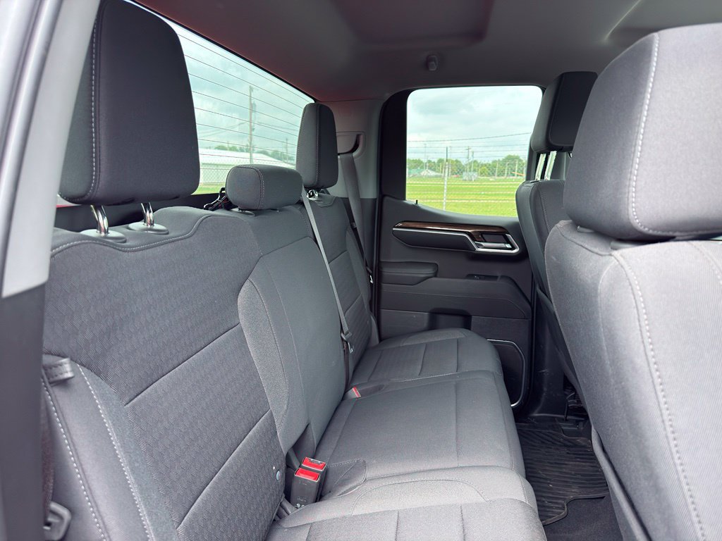 Used 2023 Chevrolet Silverado 1500 LT AWD/4WD image 33