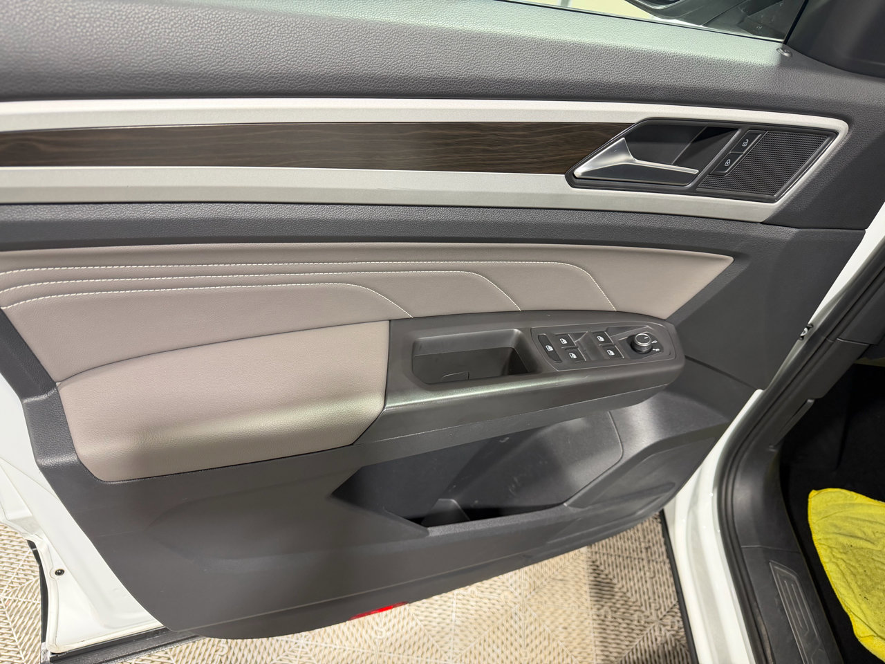 Used 2022 Volkswagen Atlas SE w/ Black Wheel Package image 26