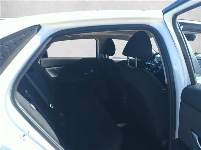 Used 2025 Hyundai Elantra SEL image 17