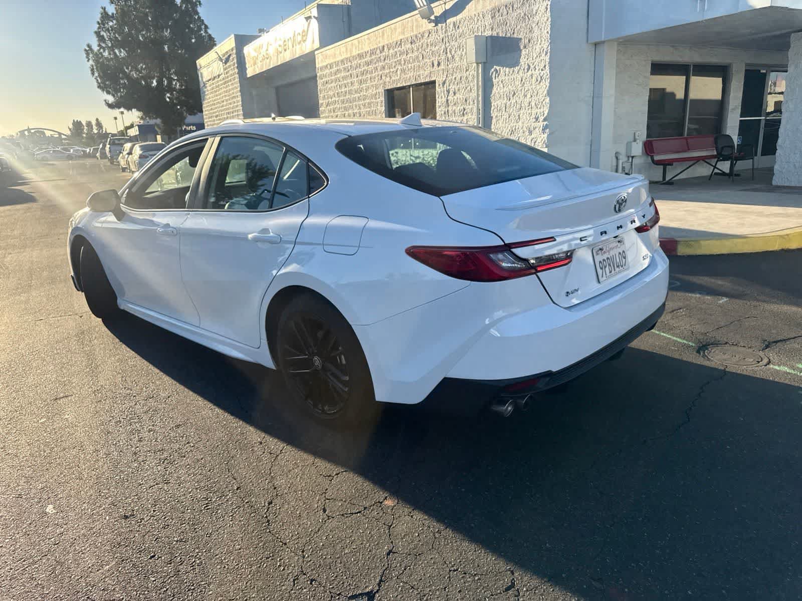 Used 2025 Toyota Camry SE FWD image 7