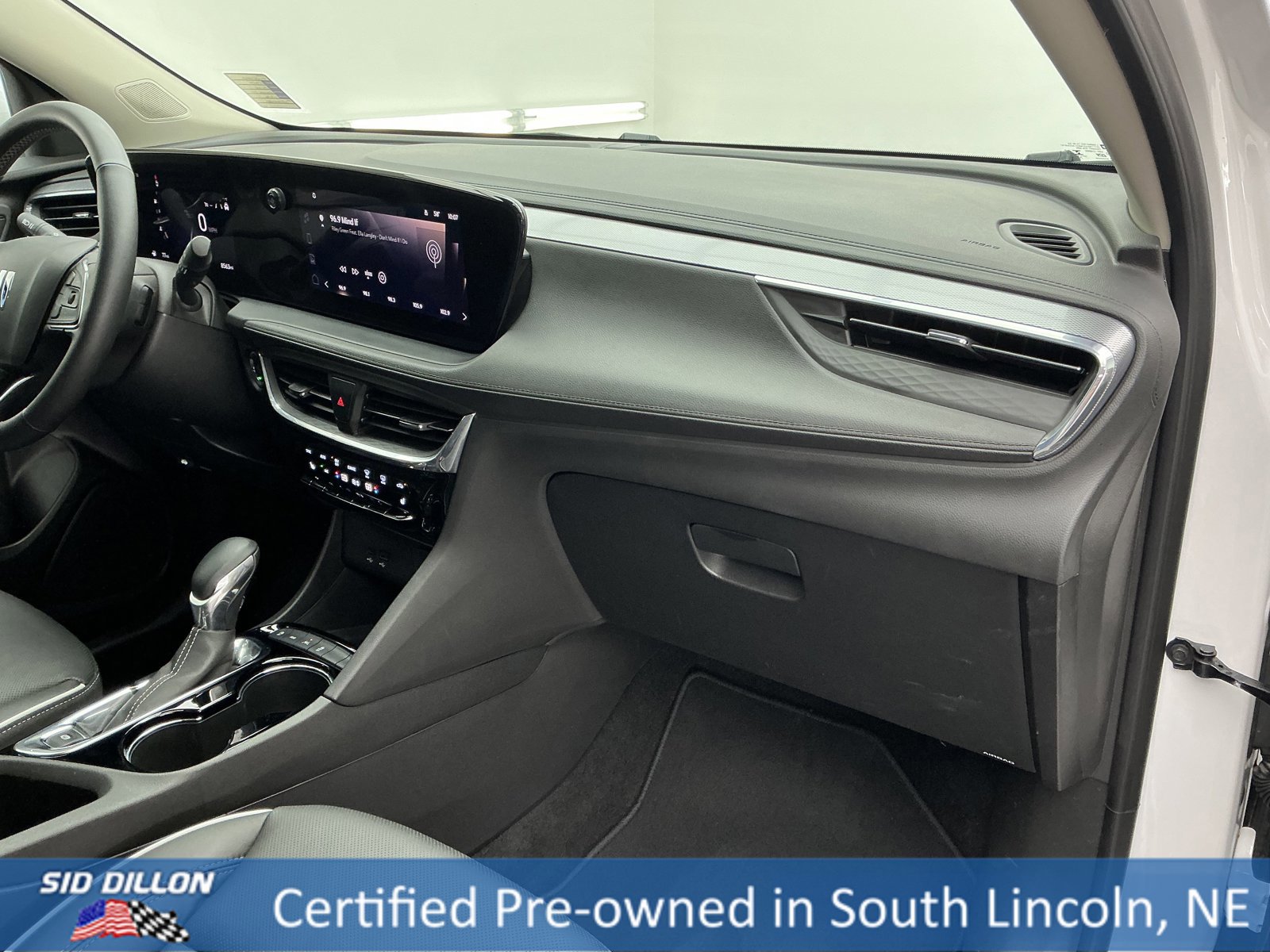 Used 2025 Buick Encore GX Avenir image 24