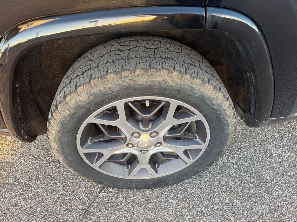 Used 2018 Jeep Grand Cherokee Limited image 12