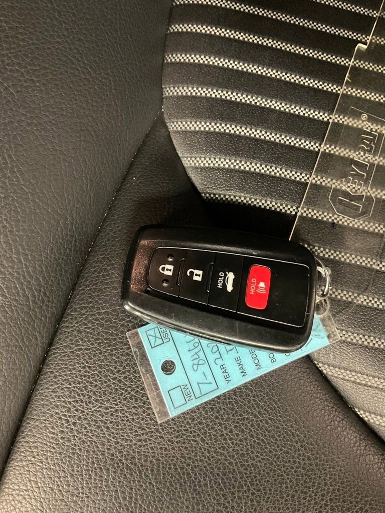 Used 2024 Toyota Camry SE image 31