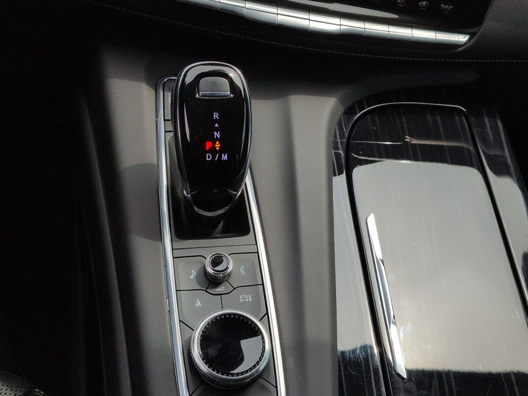 Used 2024 Cadillac Escalade V w/ Heavy-Duty Trailer Package image 26