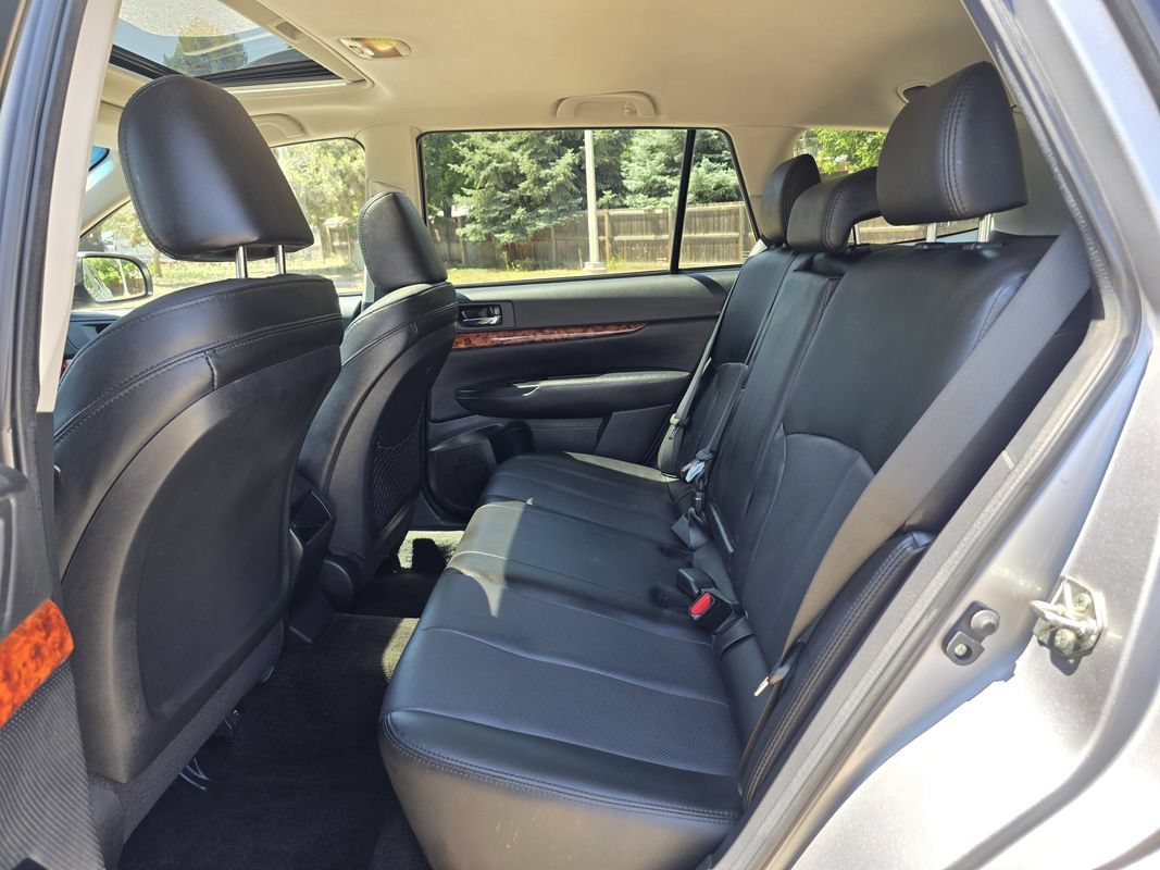 Used 2012 Subaru Outback 3.6R Limited w/ Moonroof Pkg AWD/4WD image 16