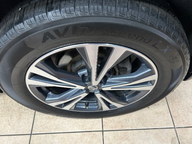 Used 2019 Nissan Rogue SV w/ Premium Package FWD image 20