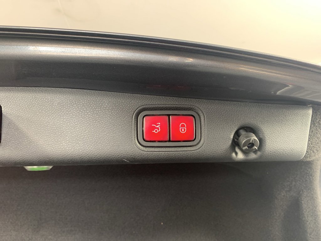 Used 2017 Mercedes-Benz E 300 4MATIC image 37