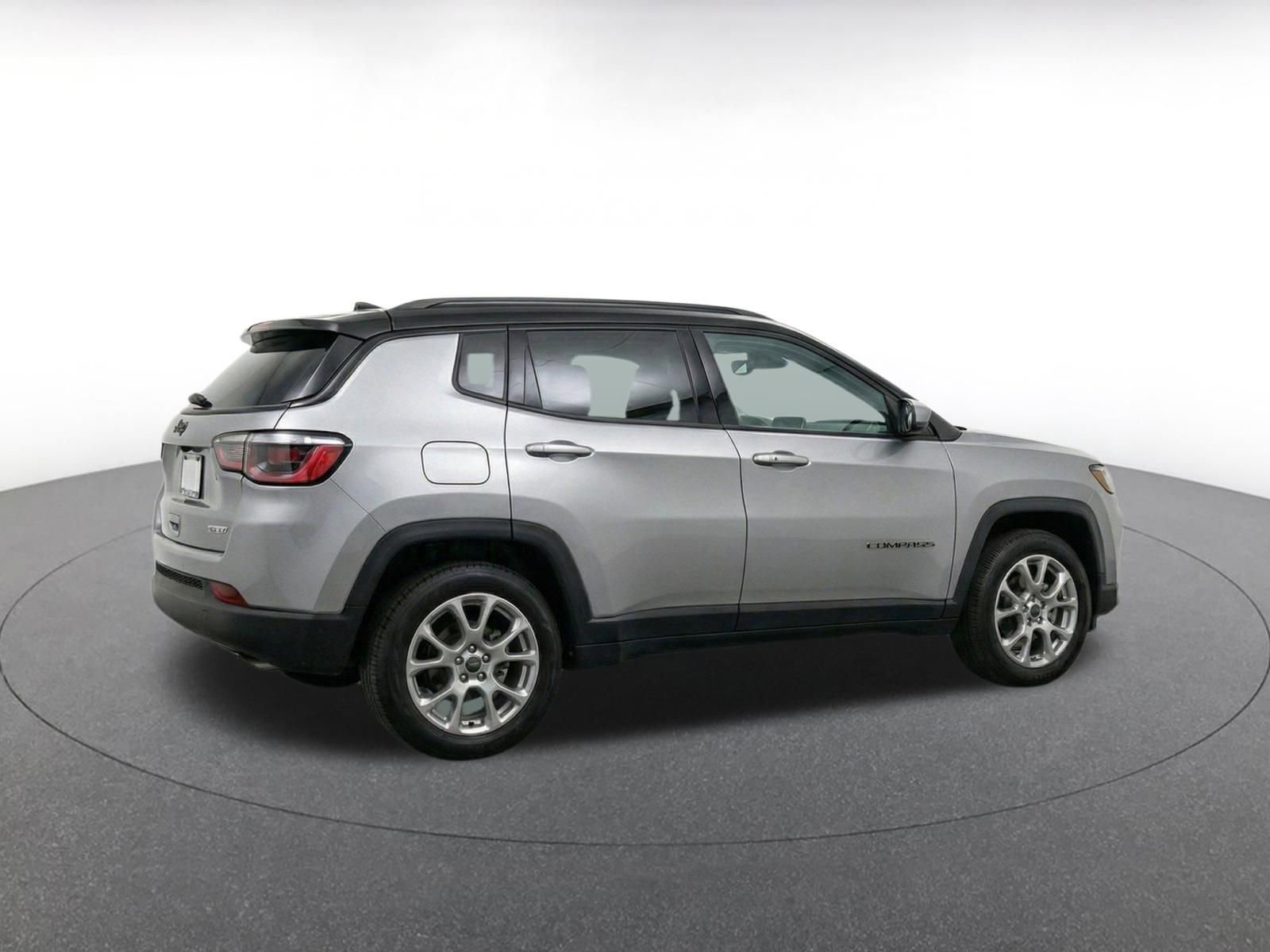 Used 2025 Jeep Compass Limited AWD/4WD image 9