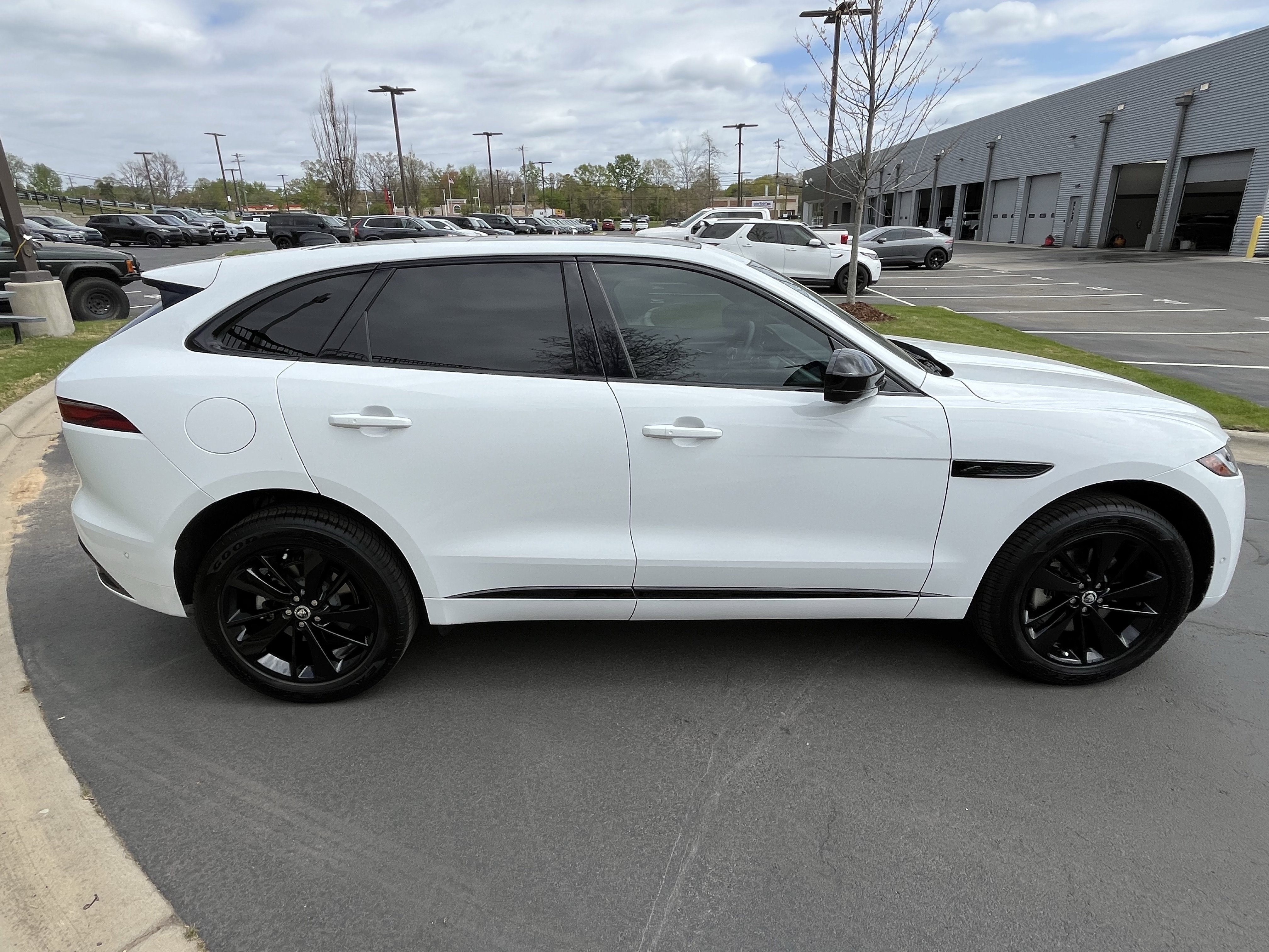 Certified 2025 Jaguar F-PACE R-Dynamic S AWD/4WD image 8
