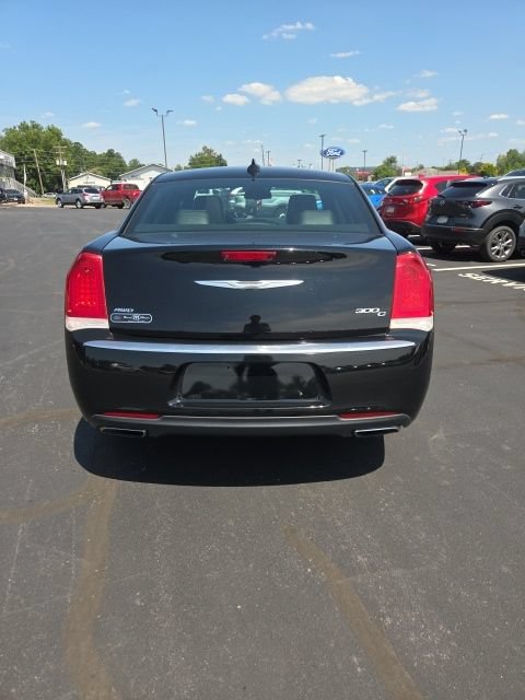 Used 2015 Chrysler 300 C Platinum w/ Harman/Kardon Audio Group AWD/4WD image 4