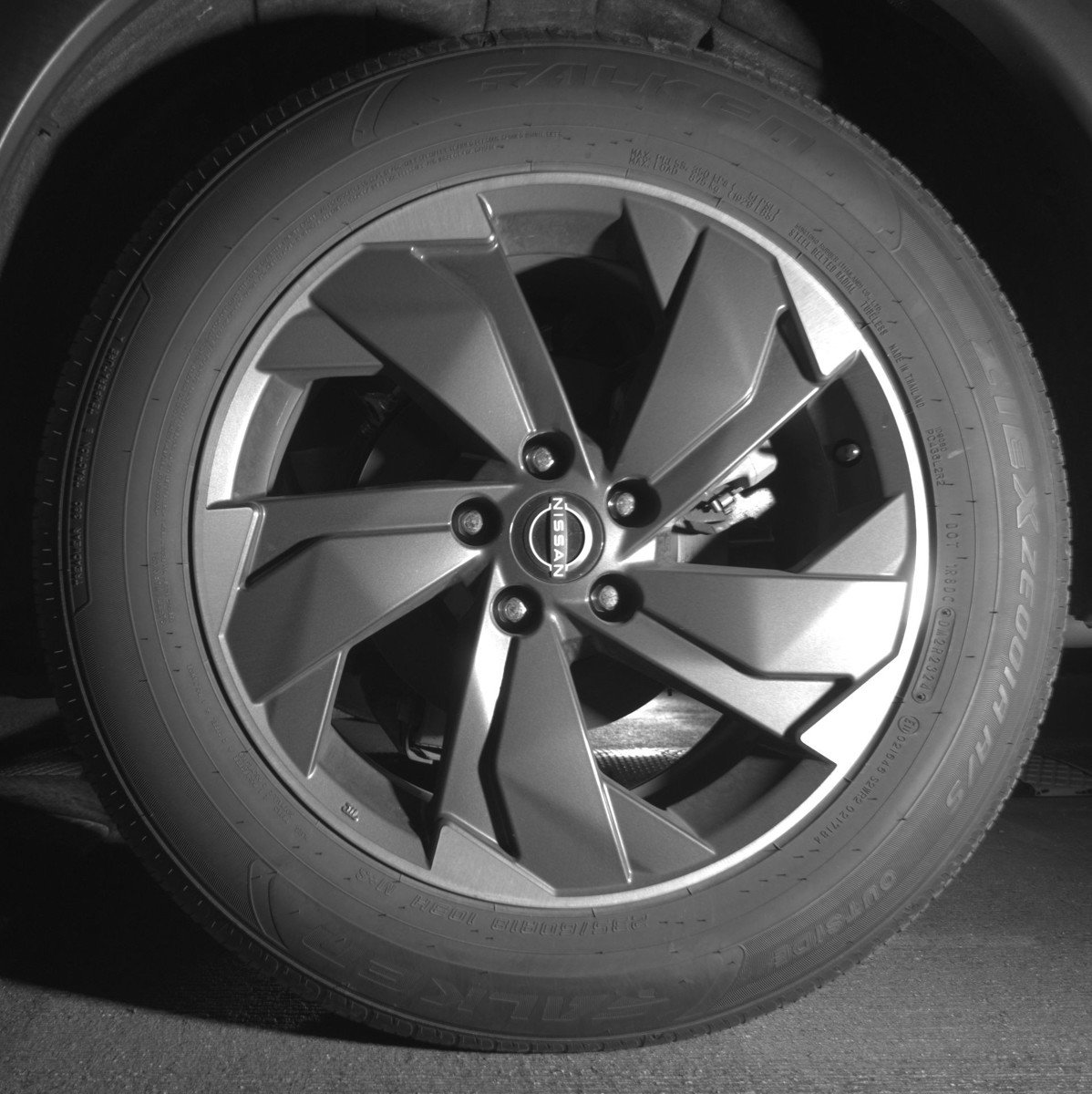 Used 2025 Nissan Rogue SV FWD image 14