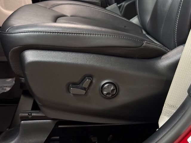 Used 2024 Chrysler Pacifica Touring-L FWD image 36