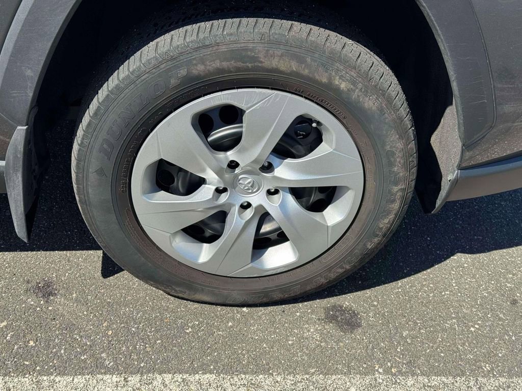 Used 2023 Toyota RAV4 LE AWD/4WD image 9