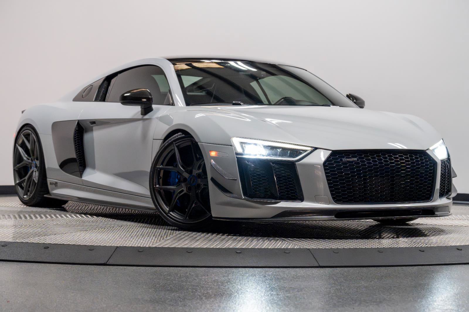 Used 2017 Audi R8 V10 plus w/ Full Leather Package image 32