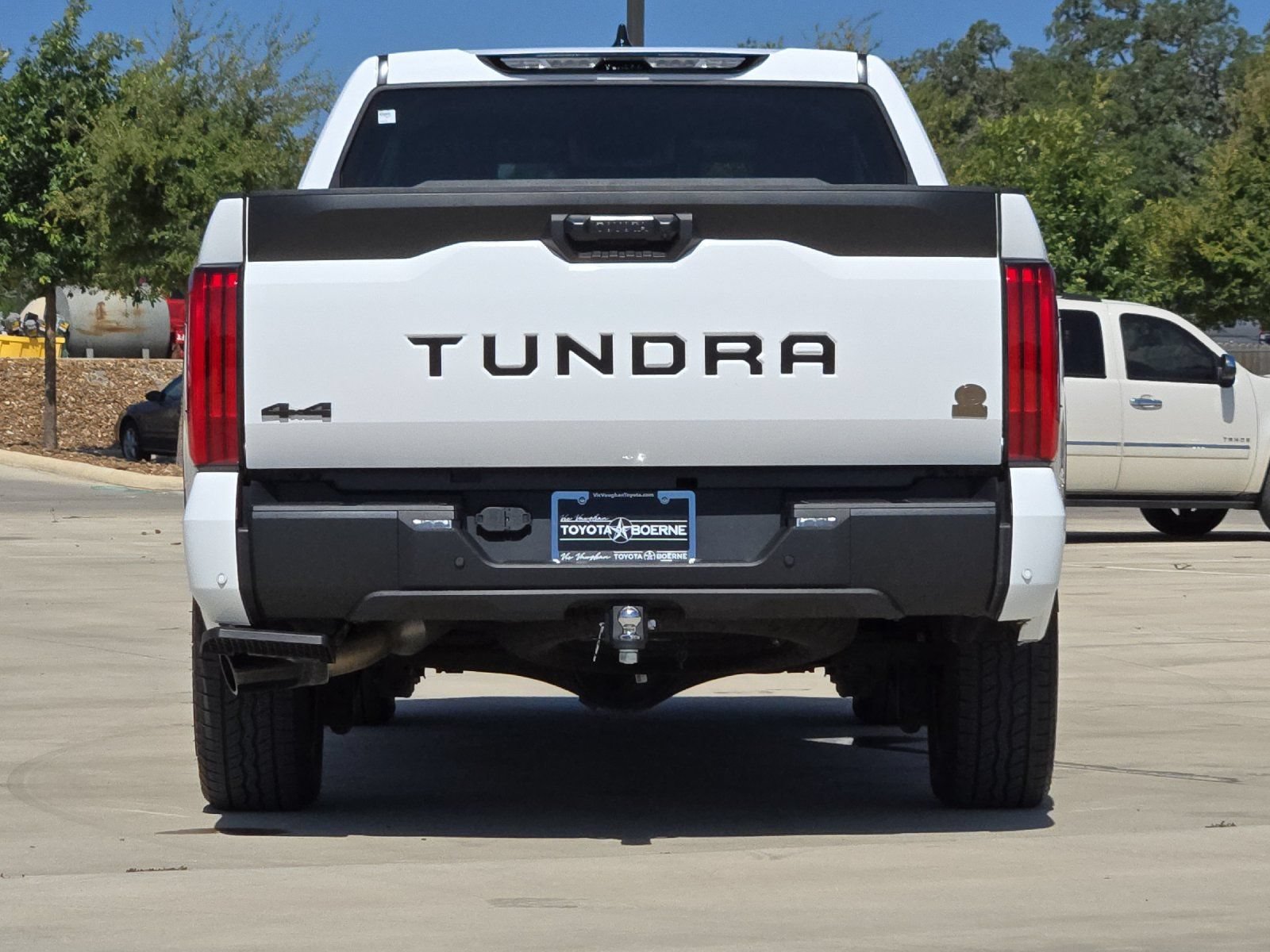 Used 2023 Toyota Tundra SR5 w/ SR5 Convenience Package AWD/4WD image 4