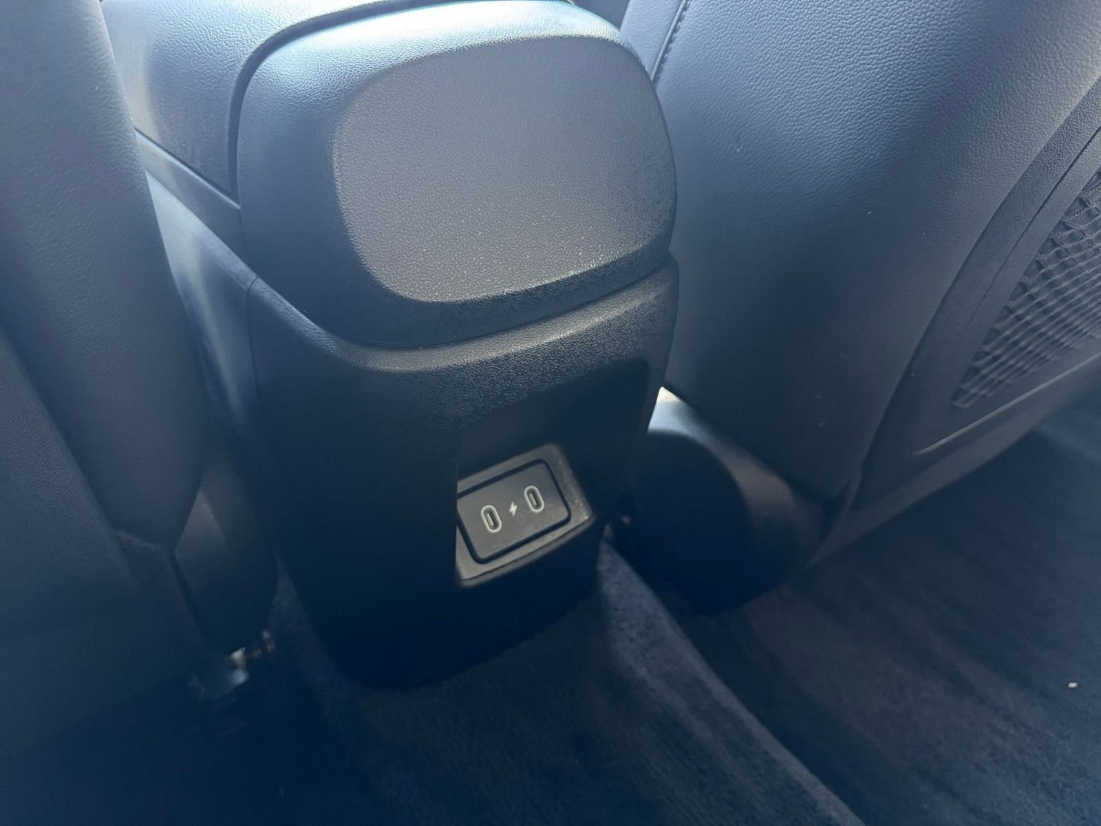Used 2025 Hyundai Elantra Limited FWD image 24